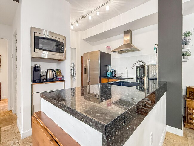 Foto del edificio - 1900 Van Buren St