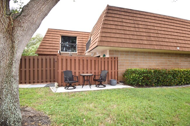 Building Photo - 825  CenterStreet 47b Jupiter Fl 33458