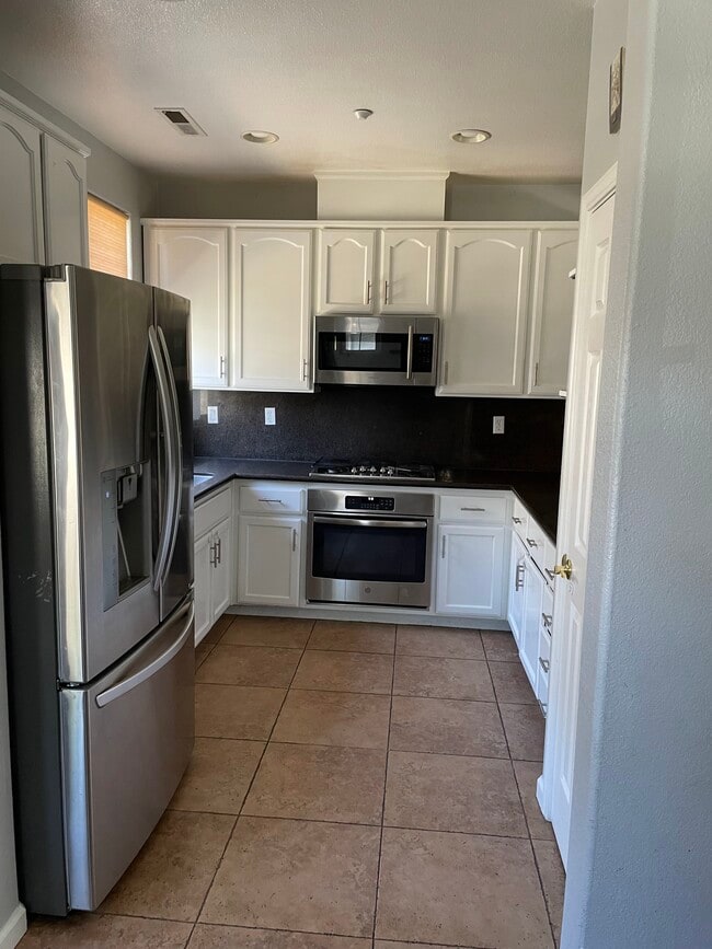 Building Photo - 3572 Shadowbrook Ter