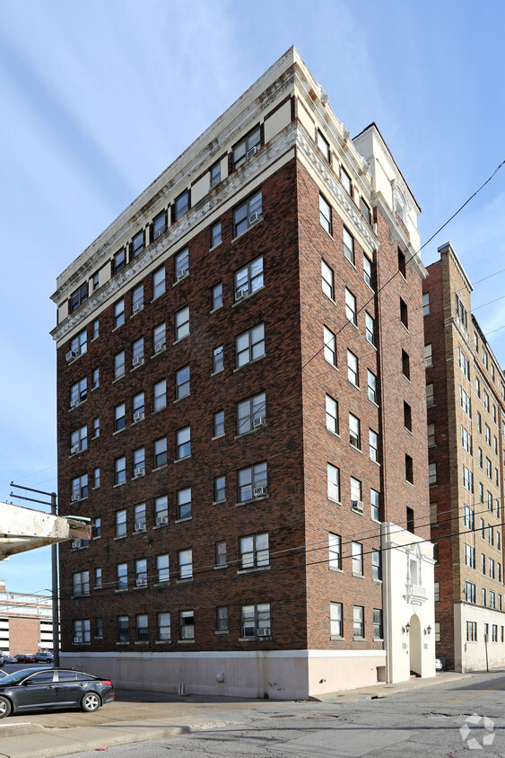 Hampton Hall Apartments - Apartments in Louisville, KY | Apartments.com