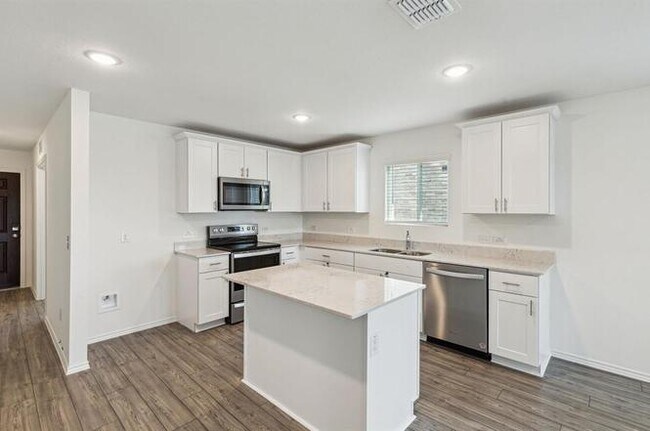 Building Photo - 4417 Benham Dr