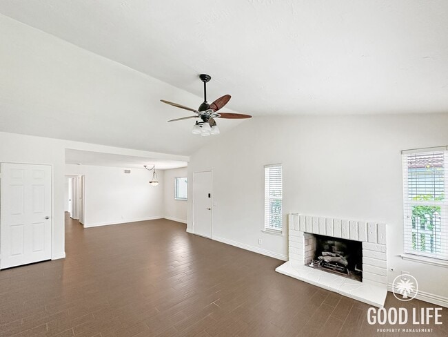 Foto del edificio - Spacious 3BR/2BA Home with 2-Car Garage in Lake Forest, CA – Great Location