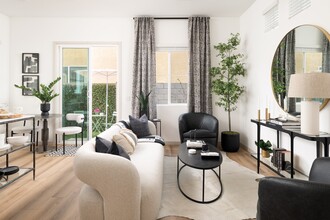 Building Photo - Bungalows on Henness