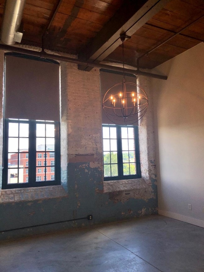 416 Living room - 1201 Front Ave