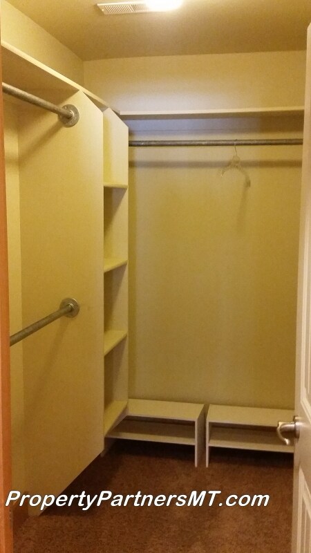 Foto del edificio - **Need more garage?** 3 Bed 2 Bath house