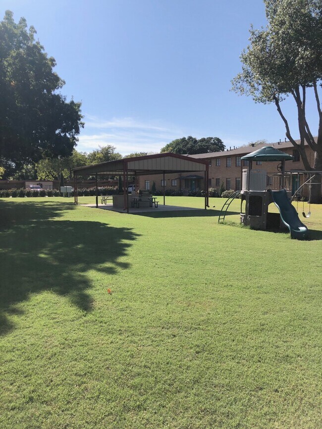 Foto del edificio - 3701 Southmoor Ln