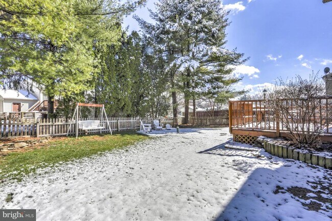 Building Photo - 2833 Pebblebrook Dr