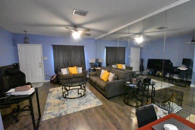 Building Photo - 1641 Stockton Dr