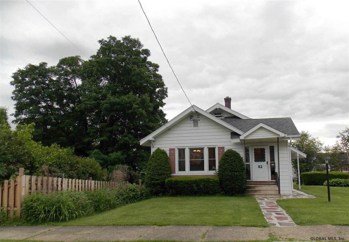 Primary Photo - 82 Pearl St