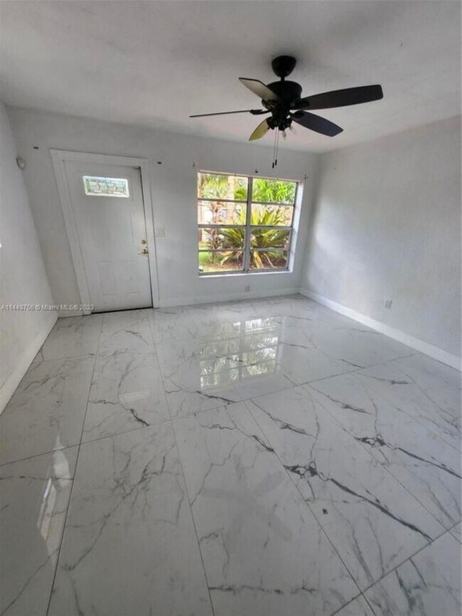 Foto del edificio - 1420 N 70th Ave