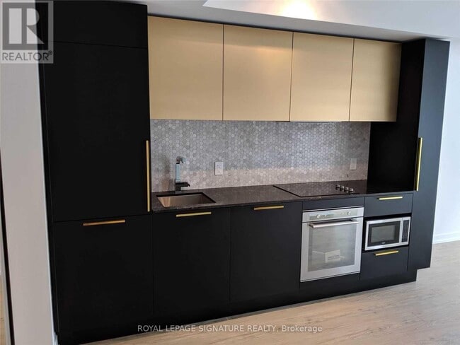 Building Photo - 85 Wood St