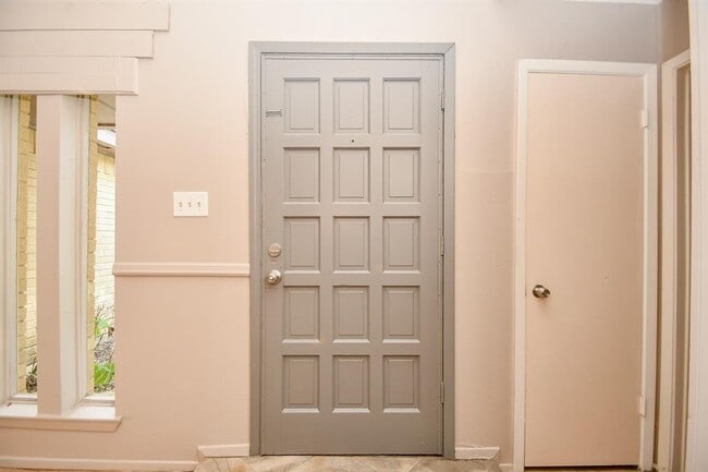 Building Photo - 522 Whippoorwill Dr