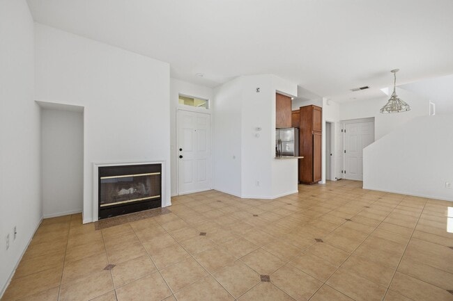 Building Photo - 2338 Huntington Dr