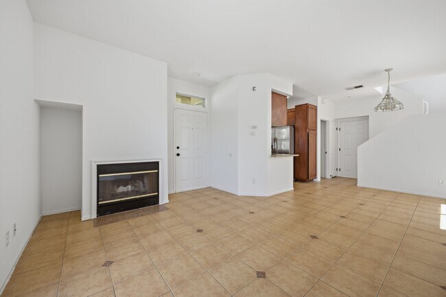 Foto del edificio - 2338 Huntington Dr