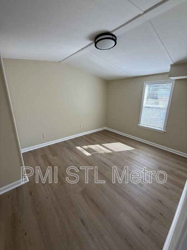 Building Photo - 747 Cunningham Ave