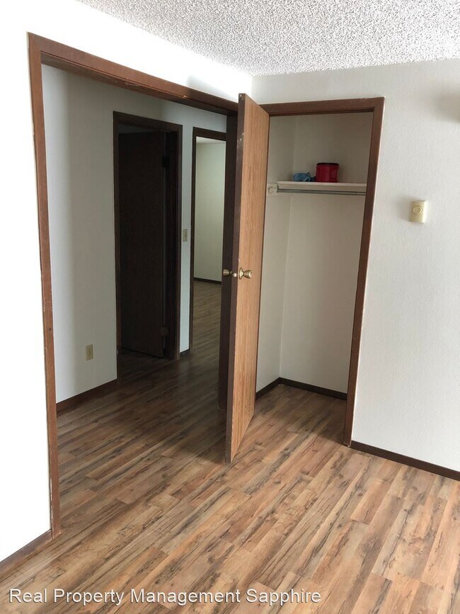 Building Photo - 2 br, 1 bath House - 325 West River Rd.