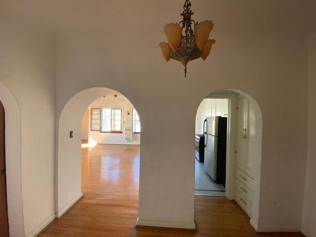 Building Photo - 465 N Spaulding Ave