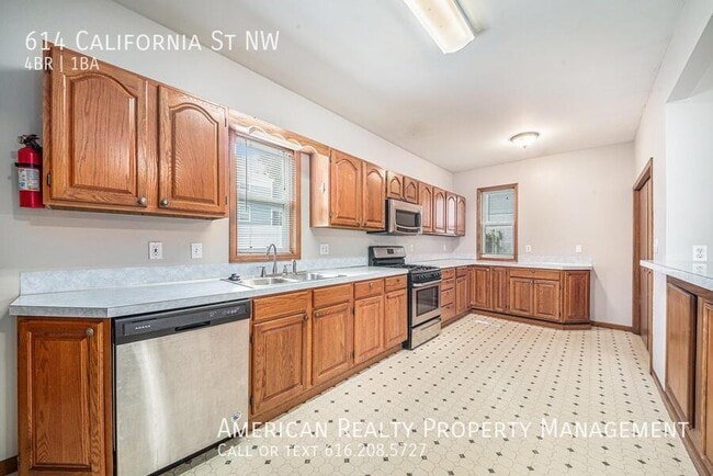 Foto del edificio - 614 California St NW