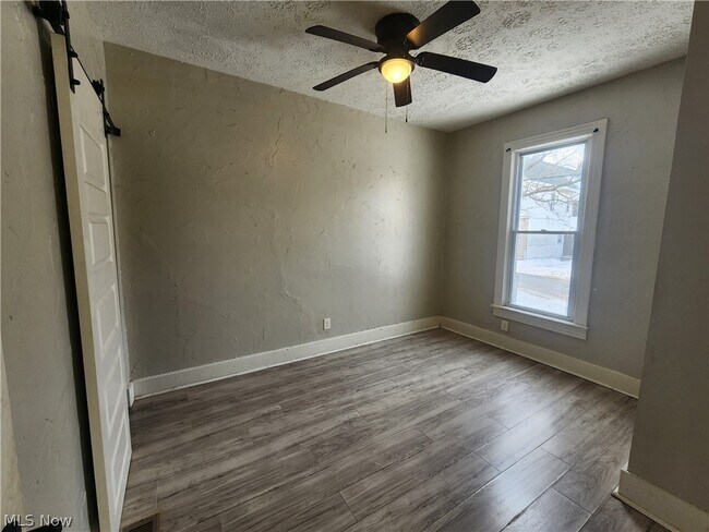 Foto del edificio - 3709 E 69th St