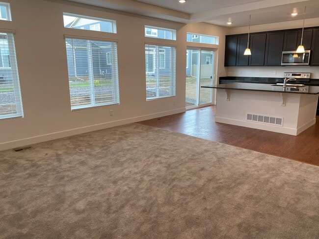 Building Photo - Stunning 4 bed 3.5 bath in Johnstown. Available NOW!