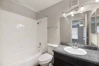 Building Photo - 2800 Ashford Trail Dr