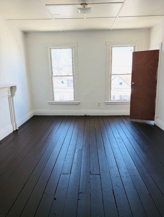 Building Photo - 362 9th St