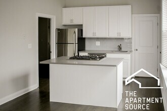 Building Photo - 3856 N Southport Ave