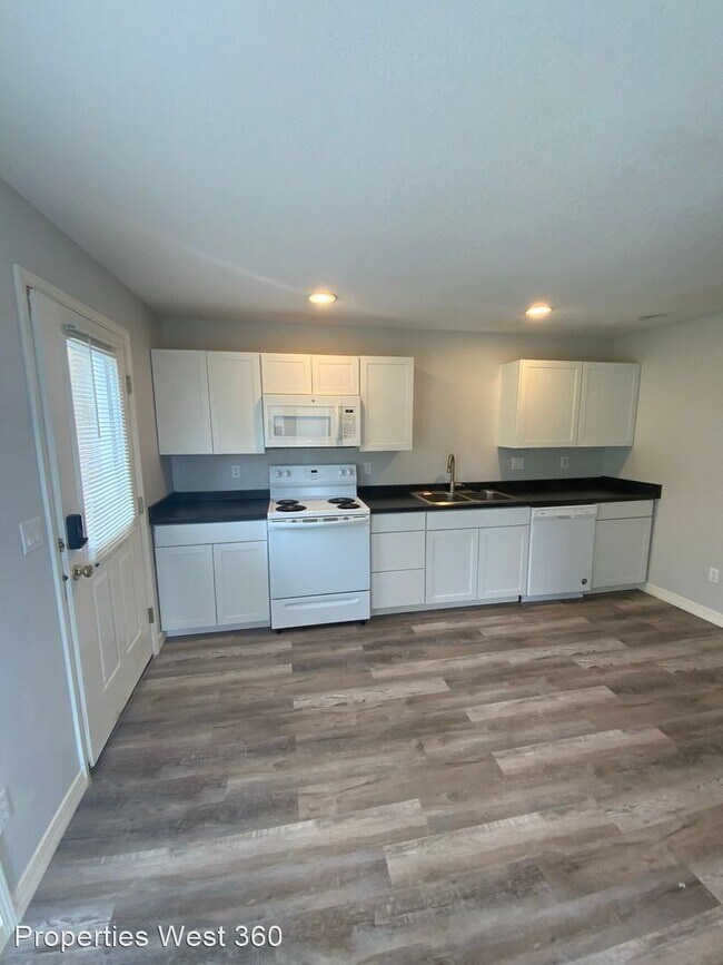 Building Photo - 1 br, 1 bath House - 30002 NE Walmer Rd.