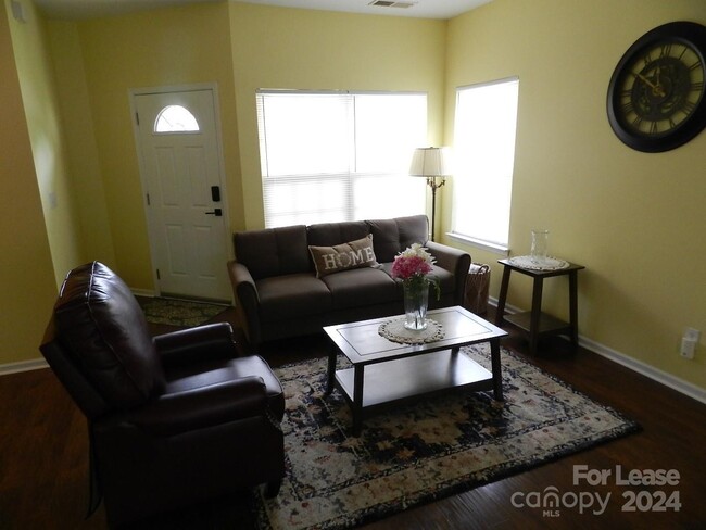 Building Photo - 8615 Carolina Lily Ln