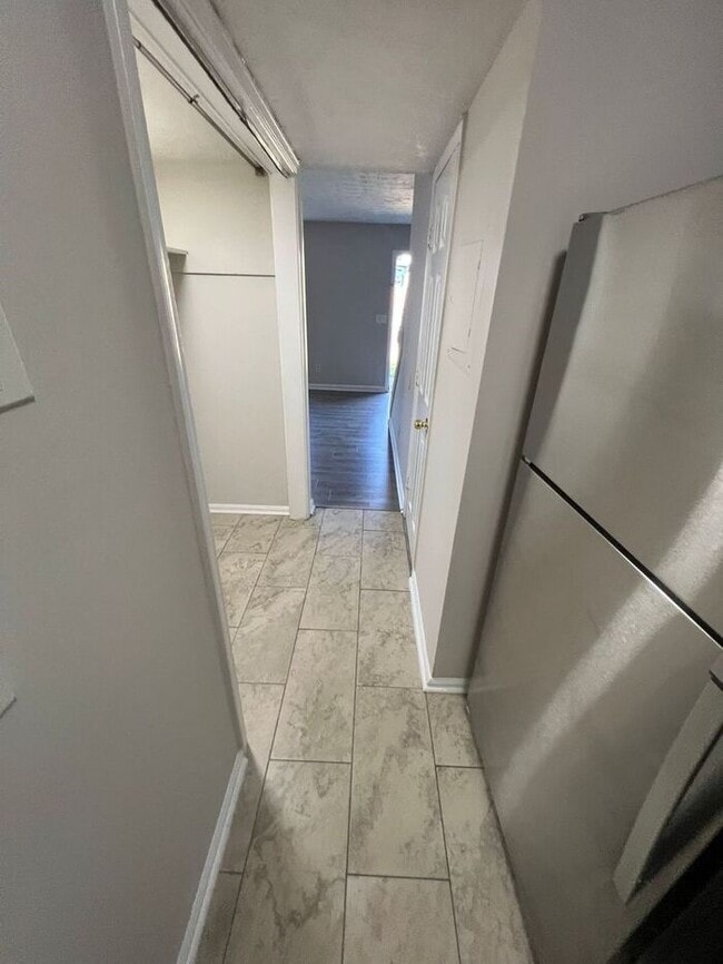Building Photo - 2 bedroom 2.5 bath in the Lawrenceville area!