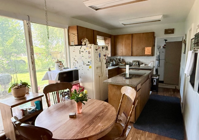 Building Photo - Cute Lehi rambler with tons of yard space ...