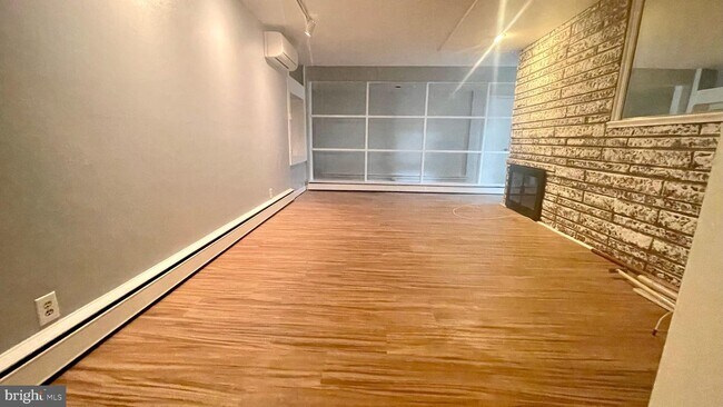 Foto del edificio - 1103 Red Bank Ave