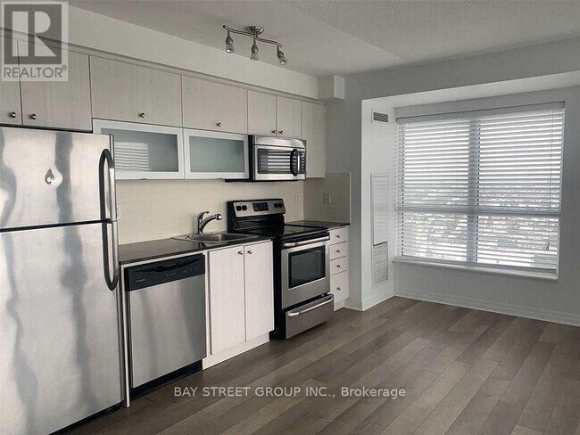 Photo du bâtiment - 2015 Sheppard Ave E