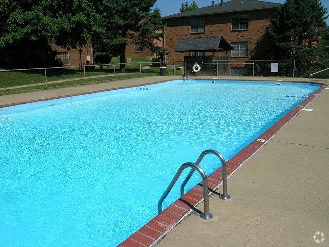 Building Photo - Meadowbrook Apartments and Townhomes