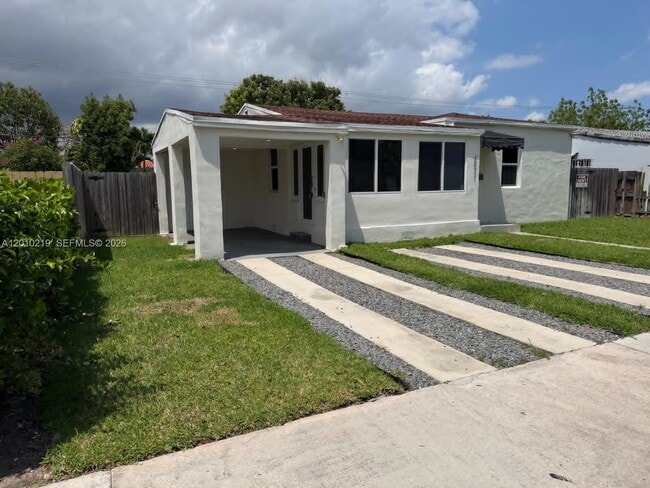 Foto del edificio - 4871 SW 5th Terrace