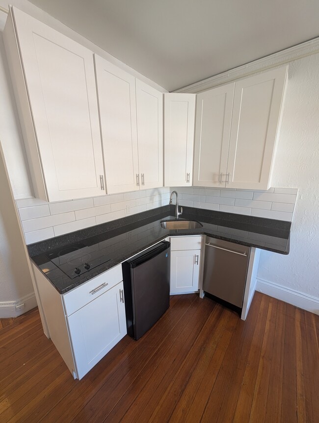 Building Photo - 103 Hemenway St