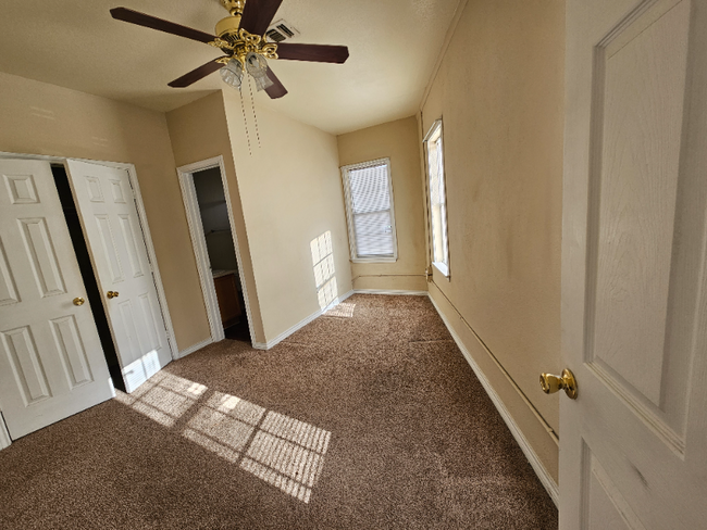 Building Photo - 354 E Southcross