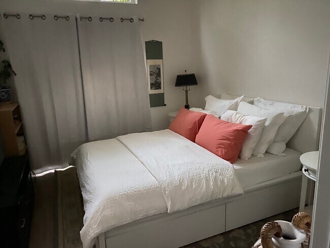 Dormitorio espacioso - 1732 Pomona Dr