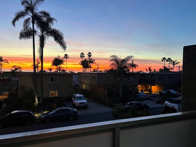 West-facing for dramatic Sunset views - 2233 Manchester Ave