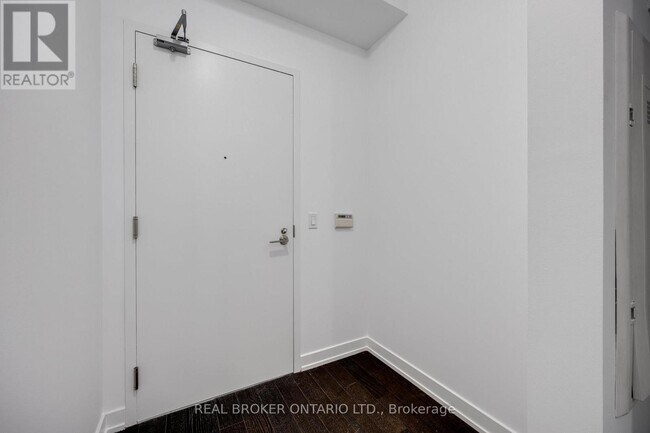 Photo du bâtiment - 1030 King St W