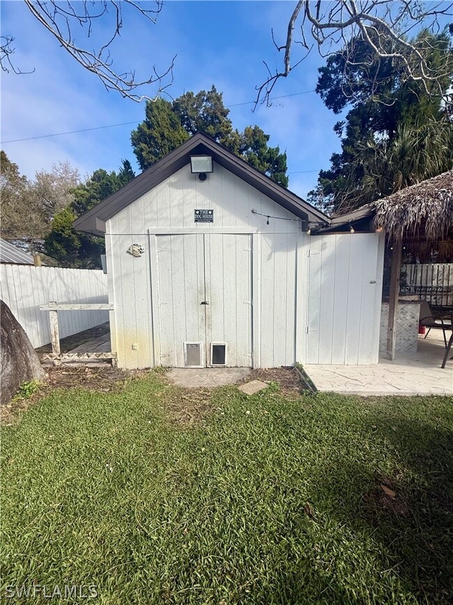 Building Photo - 733 Pine Cone Ln