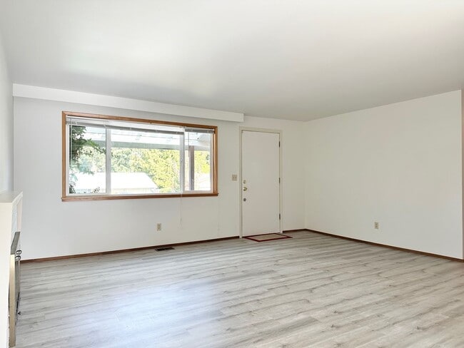 Building Photo - 12505 SE 73rd Pl