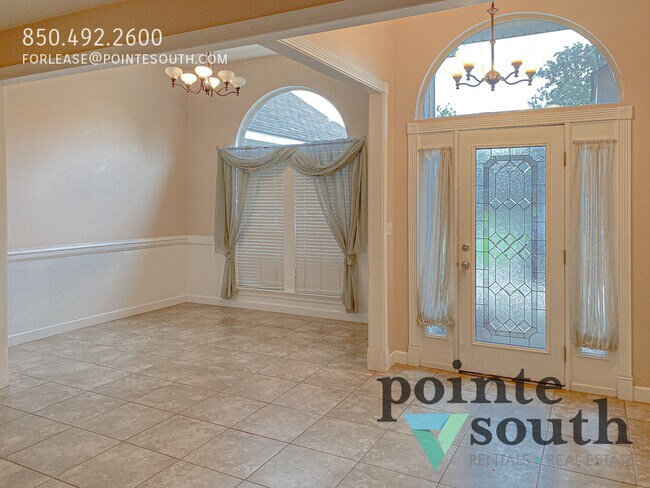 Foto del edificio - 9237 Greenleaf Dr