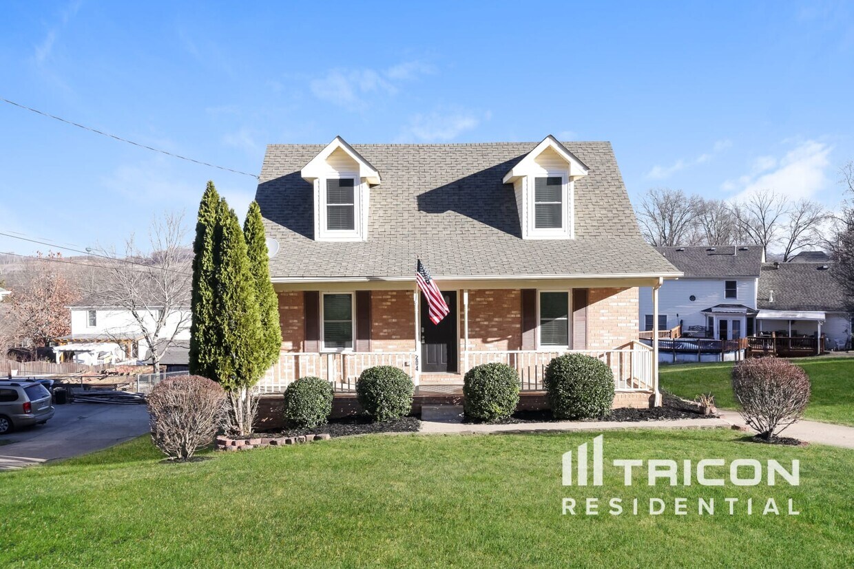 Primary Photo - 204 Saint Martins Lane Smyrna TN