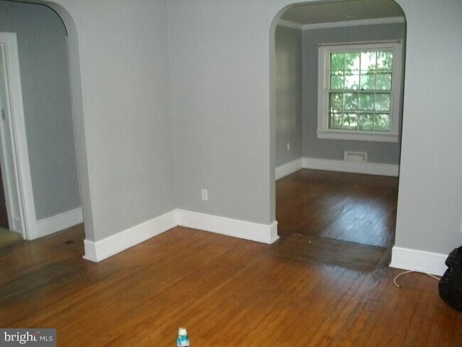 Building Photo - 377 Ives Ave