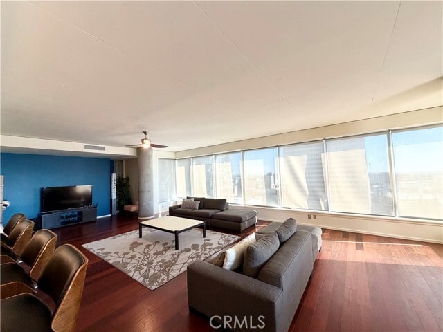 Foto del edificio - 1155 S Grand Ave