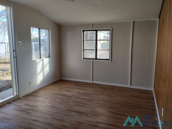 Building Photo - 801 W Spruce St