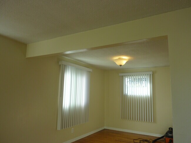 Building Photo - 1211 W Dalke Ave