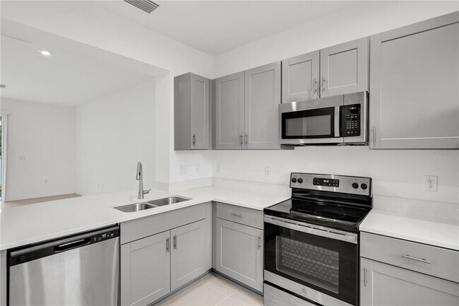 Building Photo - 6228 Fairmont Ln