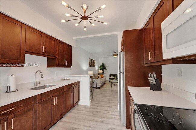 Foto del edificio - 361 NW 103rd St